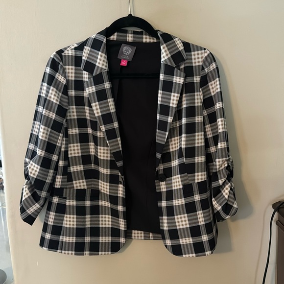 Single button, Vince Camuto plaid jacket with ruched three-quarter sleeves - Picture 1 of 3